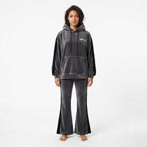 Ensemble de survêtement deux pièces personnalisé pour femme : veste à capuche en velours et pantalon patte d'éléphant à rayures latérales brodées - Product Image 1