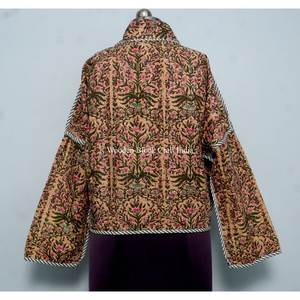 Veste en coton Kantha faite à la main pour femmes, réversible, imprimé floral, manteau court d'hiver, veste tricotée d'été effet peau de serpent pour femmes - Product Image 5