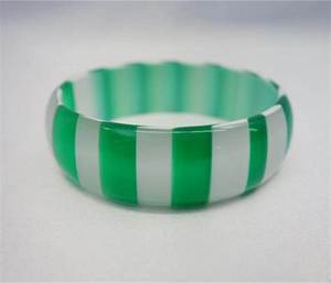Nuevo Brazalete Acrílico de Color Personalizado, Elegante Brazalete de Baquelita para Mujer con Diseño de Ángel, Brazalete de Resina Transparente con Dijes, Tendencia - Product Image 5