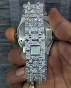 Reloj de Diamantes Moissanite de Acero Inoxidable a Prueba de Agua para Hombre, con Diseño de Lujo para Uso Casual y de Negocios, Disponible para la Venta - Product Image 3