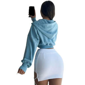 Nouvelle Collection : Sweat-shirts à Capuche Courts Tendance pour Femmes Fashionfit, en Polaire Polyester Doublée avec Logo – Idéal pour l'Hiver - Product Image 2