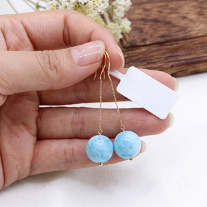 Boucles d'oreilles pendantes géométriques en larimar naturel, lisses, en or jaune 18 carats, faites à la main, bijoux pour femmes pour les occasions de mariage et de fête - Product Image 3