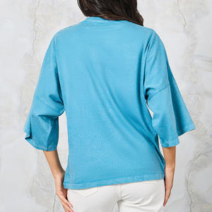 T-shirt femme en coton épais, coupe classique, noir, effet vieilli, délavé à l'acide, avec impression et design personnalisés - Product Image 5