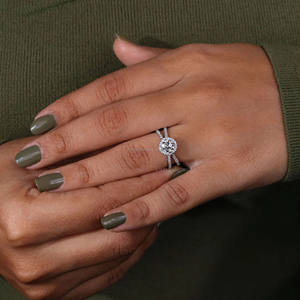 แหวนหมั้นเพชรเม็ดกลมแบบรัศมีวงแหวนเคลือบด้วยทองคำขาวที่ไม่เหมือนใครเหมาะสำหรับงานแต่งงานหรือของขวัญครบรอบ - Product Image 2