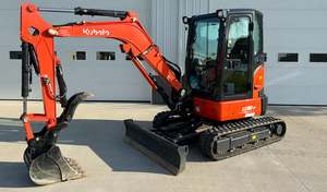 Mini-excavatrice Kubota U35-4 d'occasion, modèle 2021 – Poids : 8 000 lb, puissance du moteur : 23,9 CV - Product Image 2
