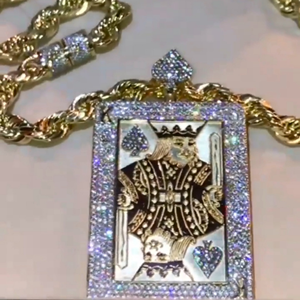 Pendentif Reine de Pique avec Strass en Cristal, Plaqué Or, Alliage de Zinc, Breloque Thème, Bijou Unisexe Hiphop, Cadeau - Product Image 4