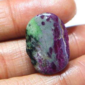 พลอยรูบี้โซไซต์แกะสลักทรงคาโบชอง พลอยรูบี้แกะสลักทำมือ ผิวเรียบ หินหลวม ขายส่ง สำหรับอัญมณีทำเครื่องประดับ - Product Image 3