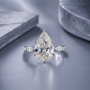Anillo de Lujo de Oro Blanco de 14K con Moissanita Corte Pera para Mujer, 5.13CTW, con Acento Marquesa, Joyería Fina para Compromiso y Boda, Regalo - Product Image 1