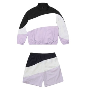 Ensemble de survêtement streetwear pour homme, coupe-vent deux pièces personnalisé, léger, en nylon et polyester, avec veste zippée à capuche et short de jogging - Product Image 1