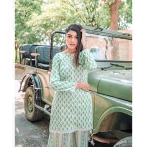 Conjunto de Kurta de Tela Crepé Transpirable Color Verde Pista para Mujer, Talla XS - Product Image 4