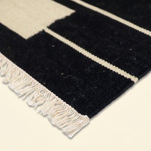 Tapis en laine noir tufté à la main, motif linéaire abstrait moderne, poils moyens, écologique et antidérapant, pour salon - Product Image 5