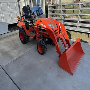 Tracteur compact Kubota de haute qualité à prix d'usine avec chargeur, conçu pour les travaux agricoles, utilitaires et d'aménagement paysager sur petites exploitations. - Product Image 2