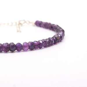 Pulsera de cuentas de amatista púrpura natural facetada de 4 mm, pulsera de cuentas minimalista hecha a mano para mujer, venta al por mayor - Product Image 2