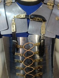 Armure de poitrine romaine Lorica Segmentata en acier doux de l'âge médiéval, artisanale, plaques polies, pour événements historiques, Nouvel An et Halloween - Product Image 3