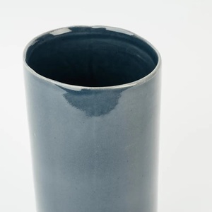 Elegante Jarrón Cilíndrico de Cerámica con Acabado Brillante Azul Intenso, Diseño Moderno y Minimalista para Decoración Contemporánea del Hogar - Product Image 3
