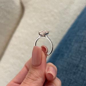 Bague en diamant rose intense fantaisie radiant allongé de 2 carats, cultivé en laboratoire, bague de fiançailles en diamant rose clair, certifiée IGI - Product Image 3
