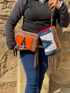 Bolso de mano de cuero con herramientas aztecas hecho a mano Real para mujer, manta de sillín, cartera con flecos, bolso de mano de cuero con herramientas de alta calidad - Product Image 4