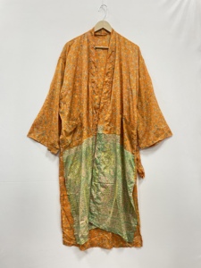 ชุดคลุมยาวลายดอกไม้ผ้าไหมอินเดียสไตล์โบโฮ ชุดคลุมชายหาด ชุดนอนสบายๆ ทำมือ ชุดคลุมสำหรับคนท้อง น้ำหนักเบา - Product Image 2