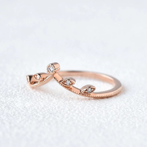 Anillo de Oro Rosa con Diamante Cultivado en Laboratorio en Forma de Espina de Pescado - Product Image 3