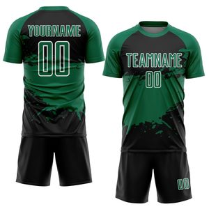 Tenue de football personnalisée de qualité supérieure à prix avantageux – Créez votre propre design avec les meilleurs matériaux - Product Image 1