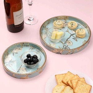 Plateaux de service ronds en métal à motifs floraux, ensemble décoratif de 2 pour table à manger - Product Image 4