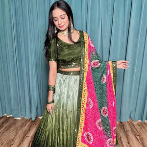 Conjunto Premium de Lehenga Choli de Seda con Blusa Bordada con Lentejuelas e Hilo, Dupatta con Estampado Digital, Estilo Bollywood para Fiestas y Eventos - Product Image 1