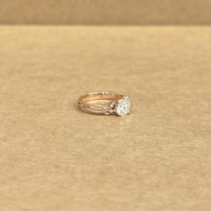 Elegante Anillo de Diamantes Cultivados en Laboratorio, Oro Rosa de 9KT, Corte Redondo, Diamante Central de 0.82CT con Diamantes Laterales, Joyería de Lujo para Mujer, Ideal para Fiestas - Product Image 2