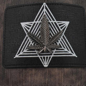Gorra Trucker de Camuflaje para Hombre, Gorra de Malla Transpirable con Parche Bordado de Estrella, Fabricante de Gorras Trucker Personalizadas con Bordado de Logotipo - Product Image 6