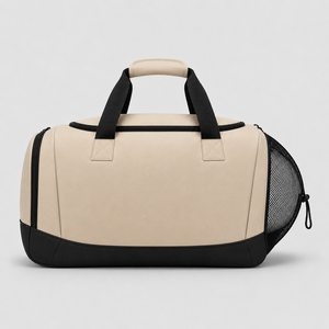 Bolsa de fútbol premium hecha con material ligero y duradero que ofrece amplio espacio de almacenamiento, cremalleras resistentes y opciones de transporte cómodas. - Product Image 2