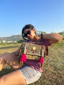 Nouveau concepteur fait à la main indien Rajasthani femmes Tribal couleur coton tissu Boho Hippie daim cuir frange gland Banjara sac à main - Product Image 2