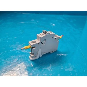 Disjoncteur miniature CUTLER-HAMMER SPCL1C20 1 pôle, utilisé comme pièce détachée pour équipement semi-conducteur d'époque - Product Image 6