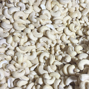 Fournisseur fiable de noix de cajou de qualité supérieure WW210, provenant de Santigo, Vietnam. - Product Image 1