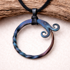 Collar con Colgante de Hierro Forjado a Mano Negro, Joyería Artesanal Rústica, Colgante de Metal Hecho a Mano Minimalista, Regalo de Moda Unisex - Product Image 3