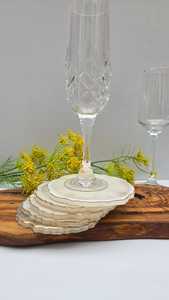 Sous-verres décoratifs faits à la main en résine à motifs floraux, prix de gros pour la maison, les cafés et les restaurants, par AALIYAN IMPEX - Product Image 2