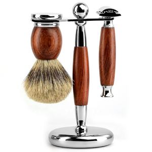 Ensemble de rasoir de sécurité 3-Pro avec manche en bois, brosse à raser et support, poils de blaireau - Product Image 4