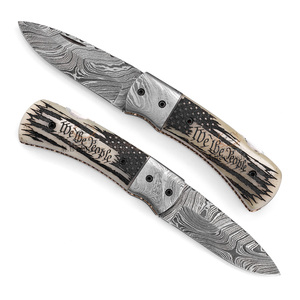 Couteau pliant de camping en acier Damas OEM personnalisé - Lame droite gravée au laser - Manche en os de chameau - We the People - Product Image 3