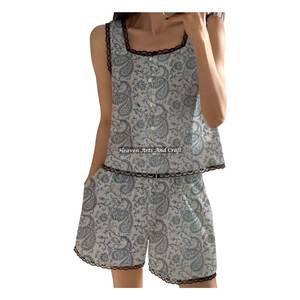 Ensemble pyjama short en coton pur imprimé à la main avec bordure en dentelle, motif floral sans manches, collection Printemps/Été, vente en gros - Product Image 3