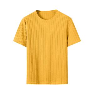 เสื้อยืดแขนสั้นผู้ชายสีพื้น คอโอ ทรงลำลอง ผ้าถักลายเคเบิ้ล คอกลม ทรงปกติ - Product Image 1