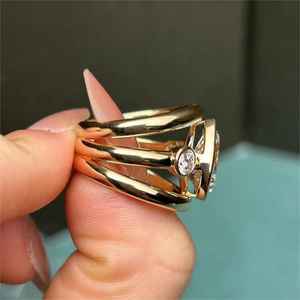 Bague à trois pierres et trois bandes en or massif 10 carats avec diamant rose fantaisie taille poire de 2,01 carats cultivé en laboratoire pour femme – Cadeau de fiançailles raffiné pour elle et moi - Product Image 5