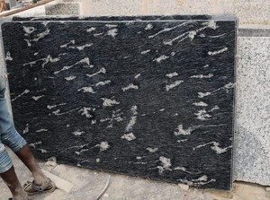 Dalles de poisson noir haut de gamme – Modernes, polies à haute brillance, écologiques, découpées sur mesure pour revêtements muraux et sols de cuisine, extérieur et parcs - Product Image 6