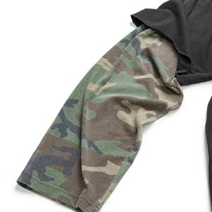 เสื้อยืดโอเวอร์ไซส์ลายพรางพิมพ์ลายสไตล์สตรีทแวร์สำหรับผู้ชาย ผ้าคอตตอนฟอกสี ทรงครอป แต่งดีเทลขาดๆ แบบคัสตอม เสื้อยืดแขนยาวสองชั้น - Product Image 4