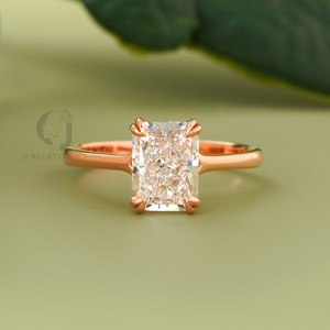 Anillo de compromiso de lujo con diamante radiante de laboratorio, color plata, halo oculto, banda cruzada tipo catedral, claridad VVS VS - Product Image 1