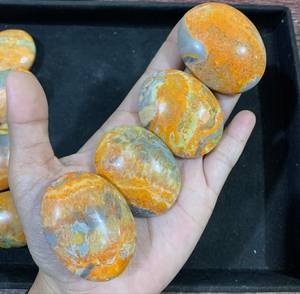 หินแจสเปอร์สีส้มธรรมชาติขายส่ง ขนาด 35×45×15 มม. หินขัดเงาสำหรับบำบัดรักษา คริสตัลหินปลอบประโลม - Product Image 5