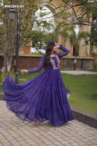 Nueva Colección de Vestidos Largos con Estampado y Bordado en Georgette Sintética, con Parches y Detalles Kodi, Venta al Por Mayor, Moda Femenina - Product Image 4