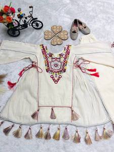 ชุดสัลวาร์ผ้าฝ้ายปักลายสีขาวสำหรับเด็ก พร้อมงานประดับพู่ห้อย ชุดสำหรับเด็กผู้หญิงใส่ในฤดูหนาวสำหรับงานปาร์ตี้สไตล์ชาติพันธุ์ - Product Image 4