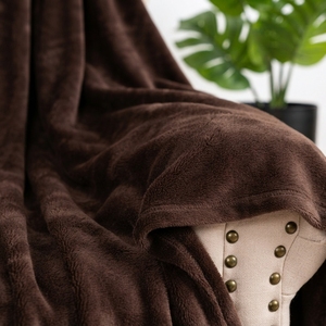 Couverture en polaire et flanelle écologique en chocolat, personnalisée et cousue, avec fonction de massage chauffant pour la maison et les voyages - Product Image 3