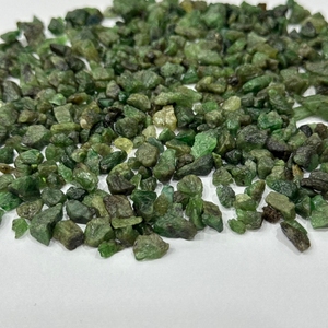 Grenat Vert Naturel de Tanzanie Tsavorite Brut Non Taillé Qualité Commerciale Pierre Brute en Vrac Grenat Naturel Vente en Gros 10kg Pierre Précieuse Fine Naturelle - Product Image 6