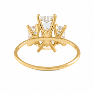Anillo de Compromiso con Moissanita Corte Baguette, Oro Amarillo Vermeil de 10K, Anillo de Boda Nupcial de Tres Piedras - Product Image 4