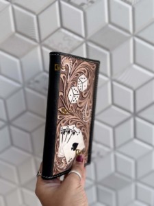 Portefeuille long pour homme en cuir véritable de style vintage, gravé à la main, vente chaude, couleur marron tendance, porte-cartes et porte-monnaie unisexe - Product Image 2