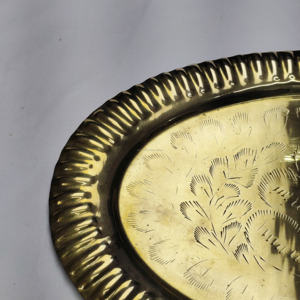 Plateau ovale en laiton gravé à la main de style vintage avec bord ondulé, grand plateau de service en métal de style antique pour l'hôtellerie traditionnelle - Product Image 4